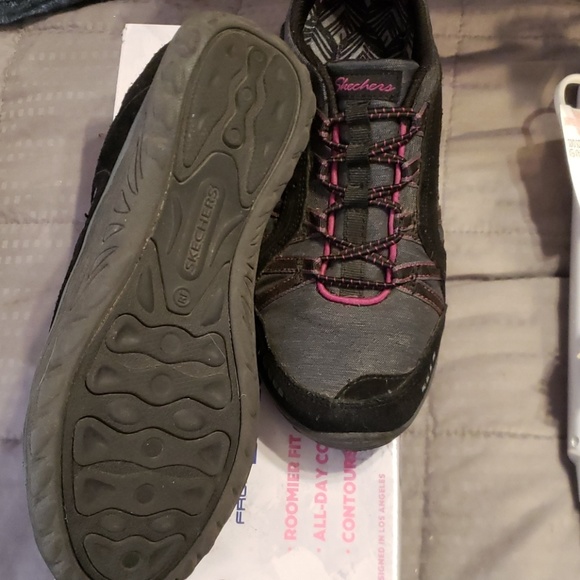 Skechers Relaxed Fit Slip On Sneakers - Picture 5 of 6